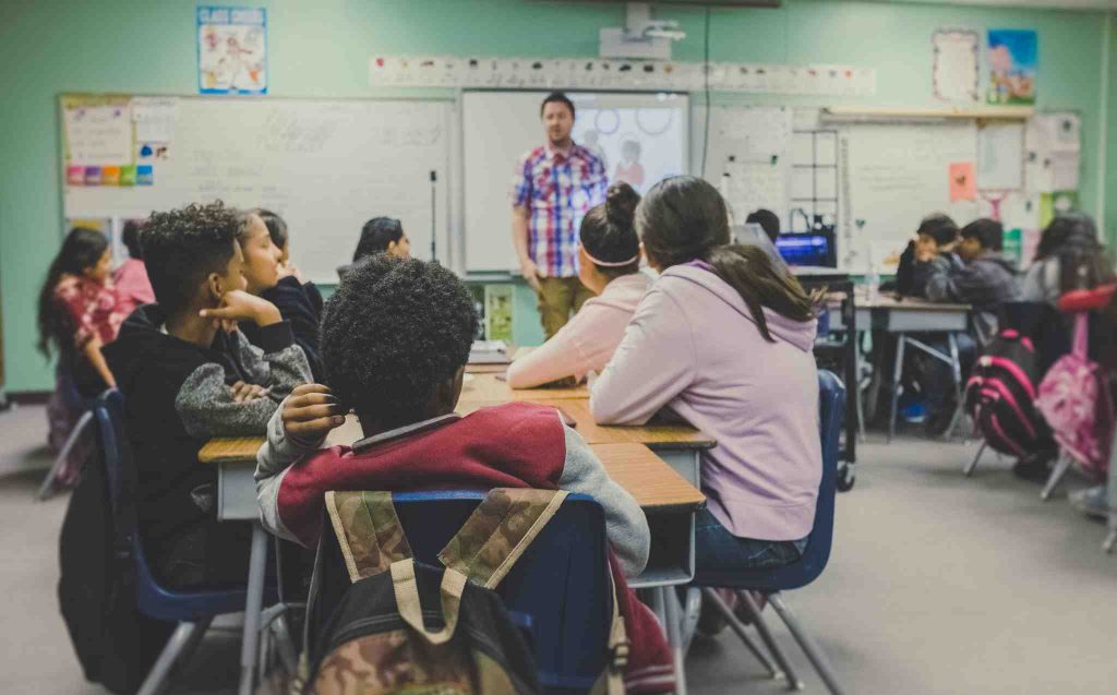 Kematian Akal di Ruang Kelas
